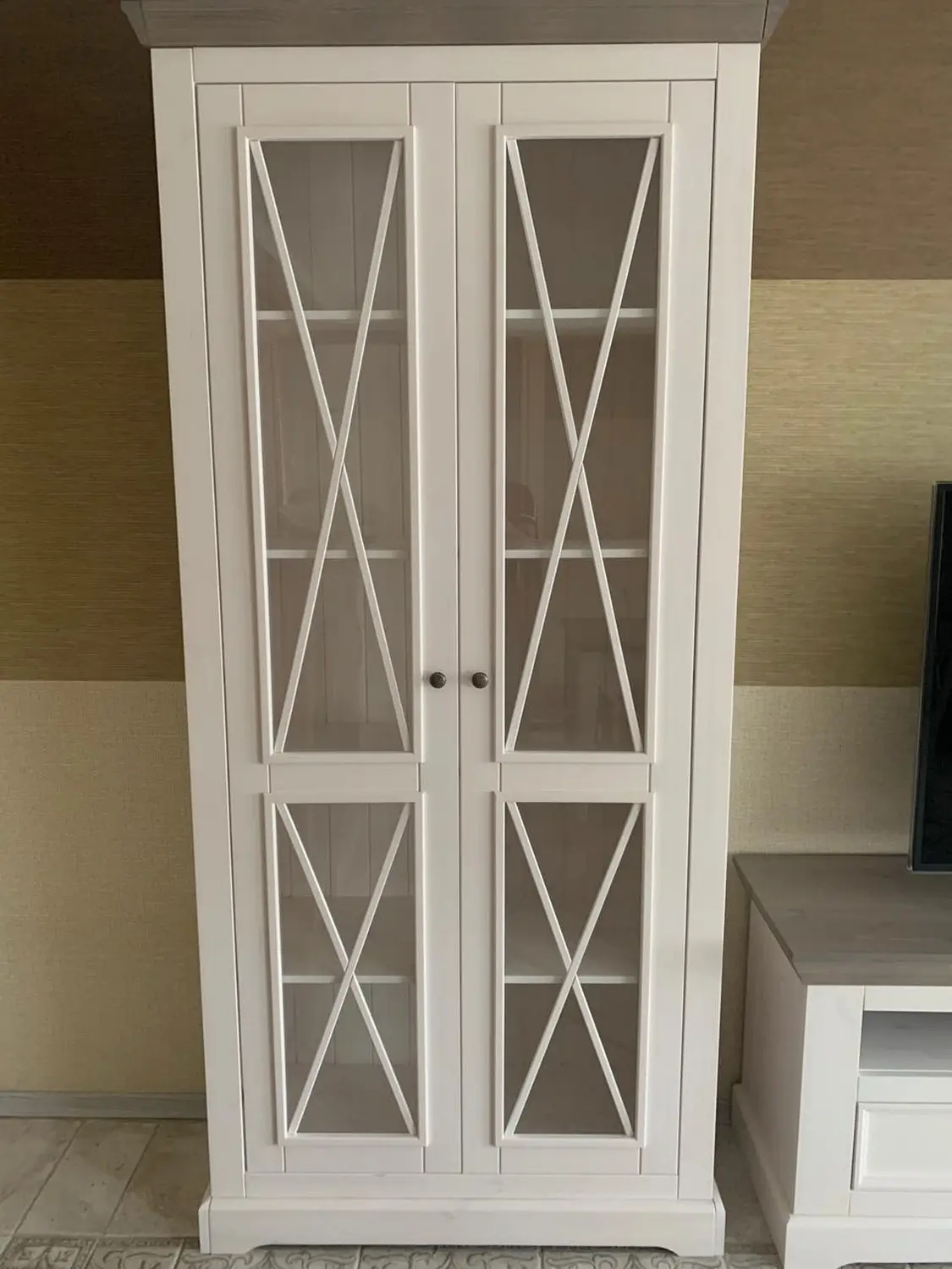 Витрина Форест с двумя стеклянными дверями белый воск/серый