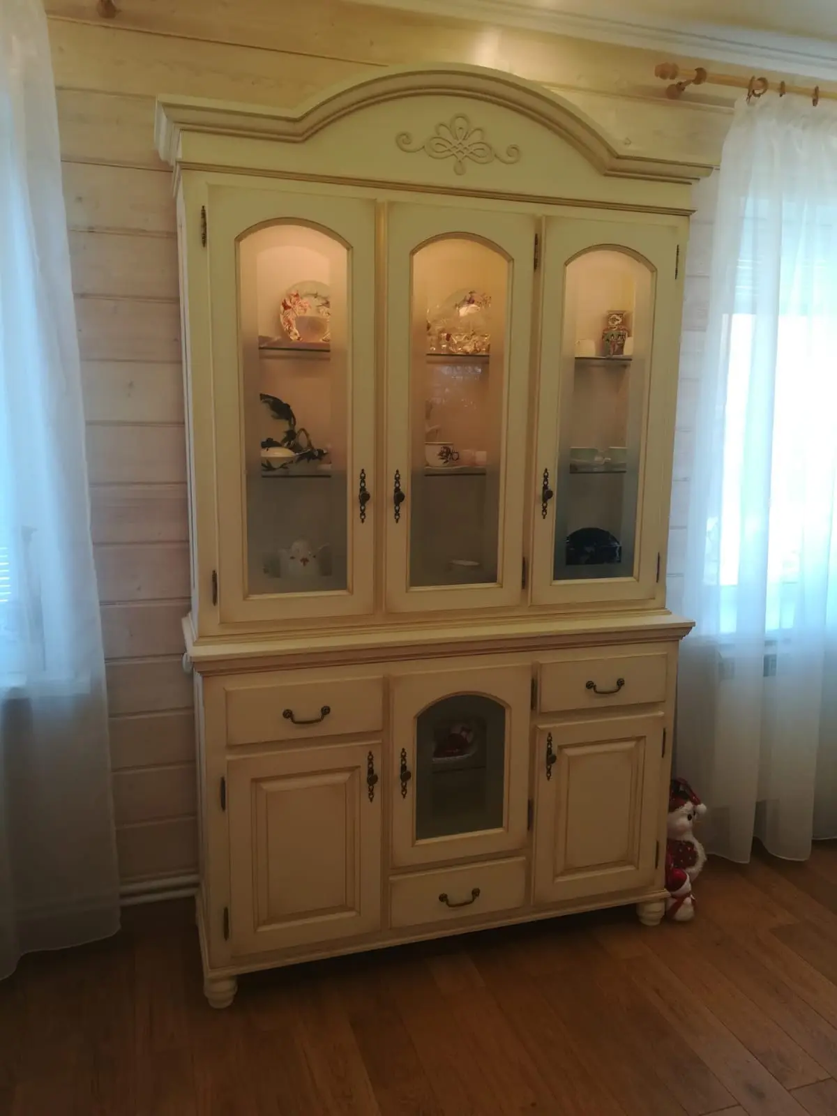 Сервант Валенсия 2-6 сосна