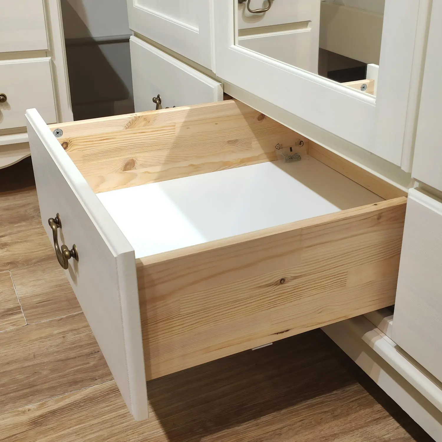 Шкаф из массива для одежды 3х дверный Верден с зеркалом