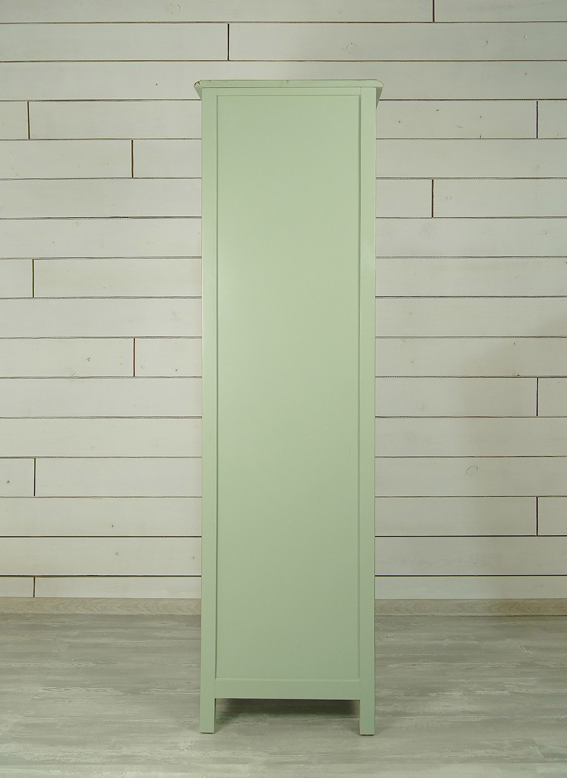 Узкий шкаф-витрина "Olivia"