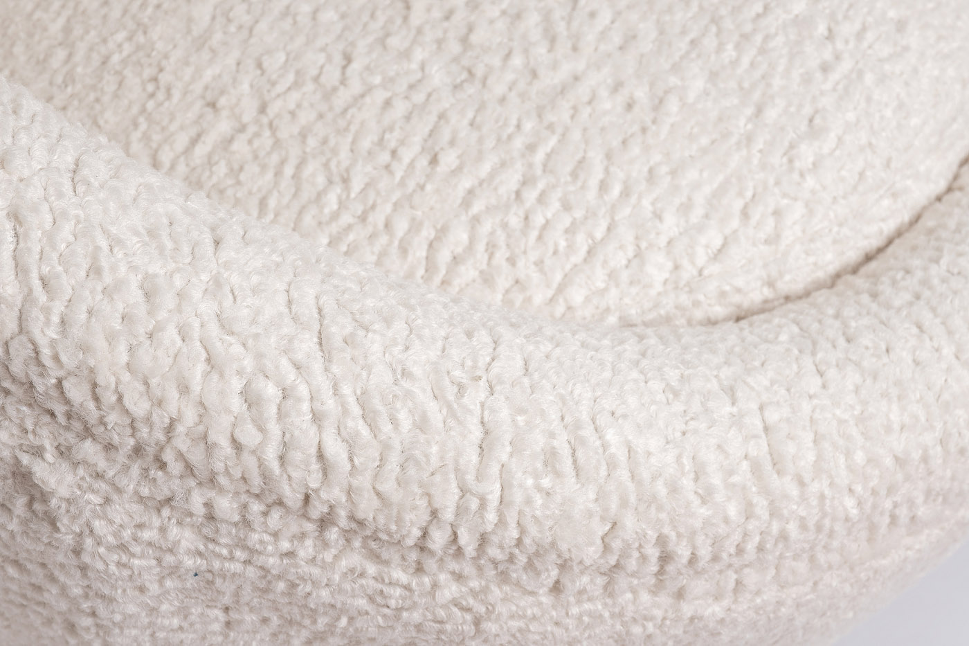 48MY-2746 CRE Кресло, иск. каракуль кремовый