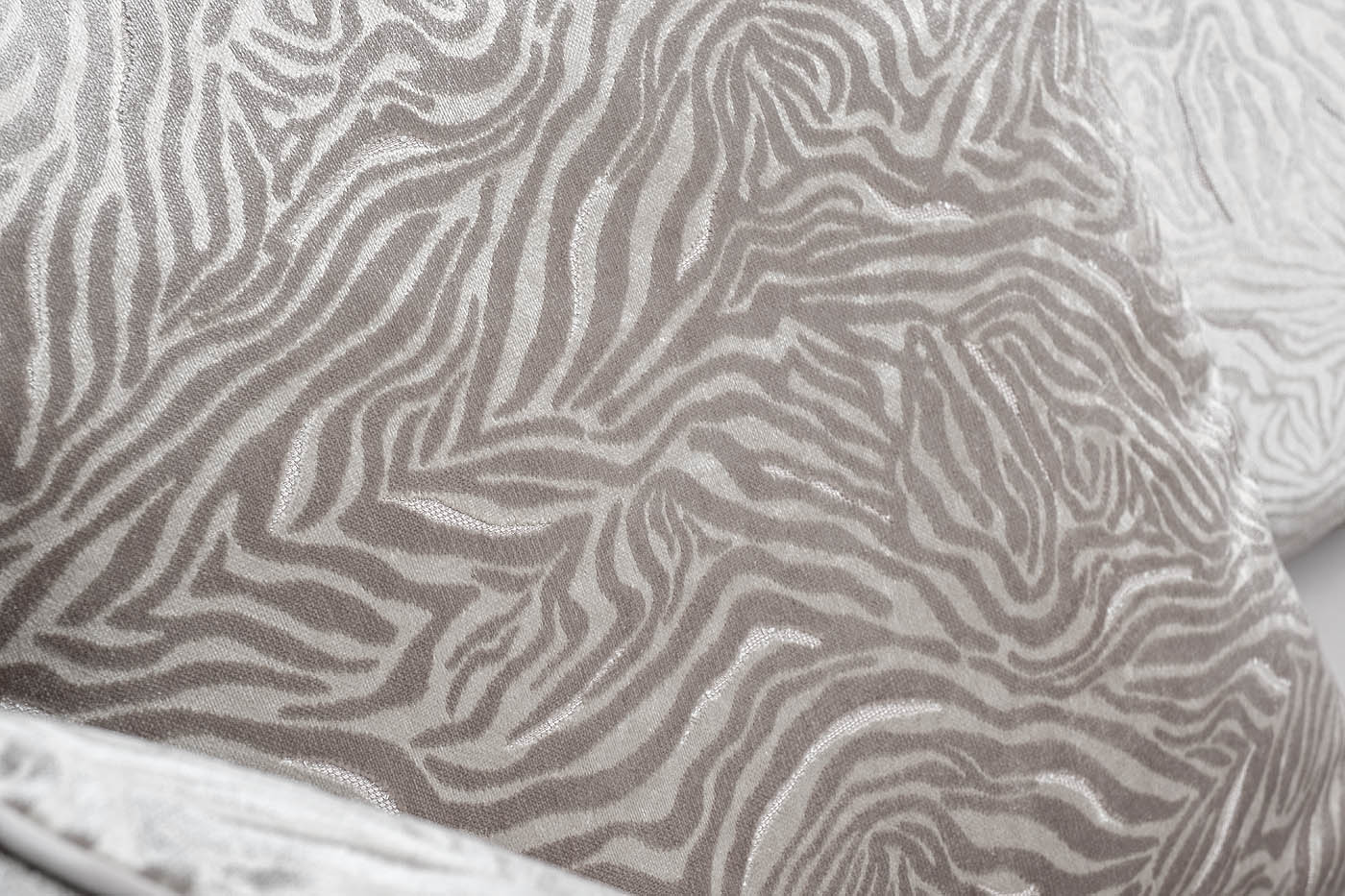 Диван Mores(K)кант трехместный раскладной, вельвет бежевый Velv SBEG+Velv ECRU+Umbr SBEG