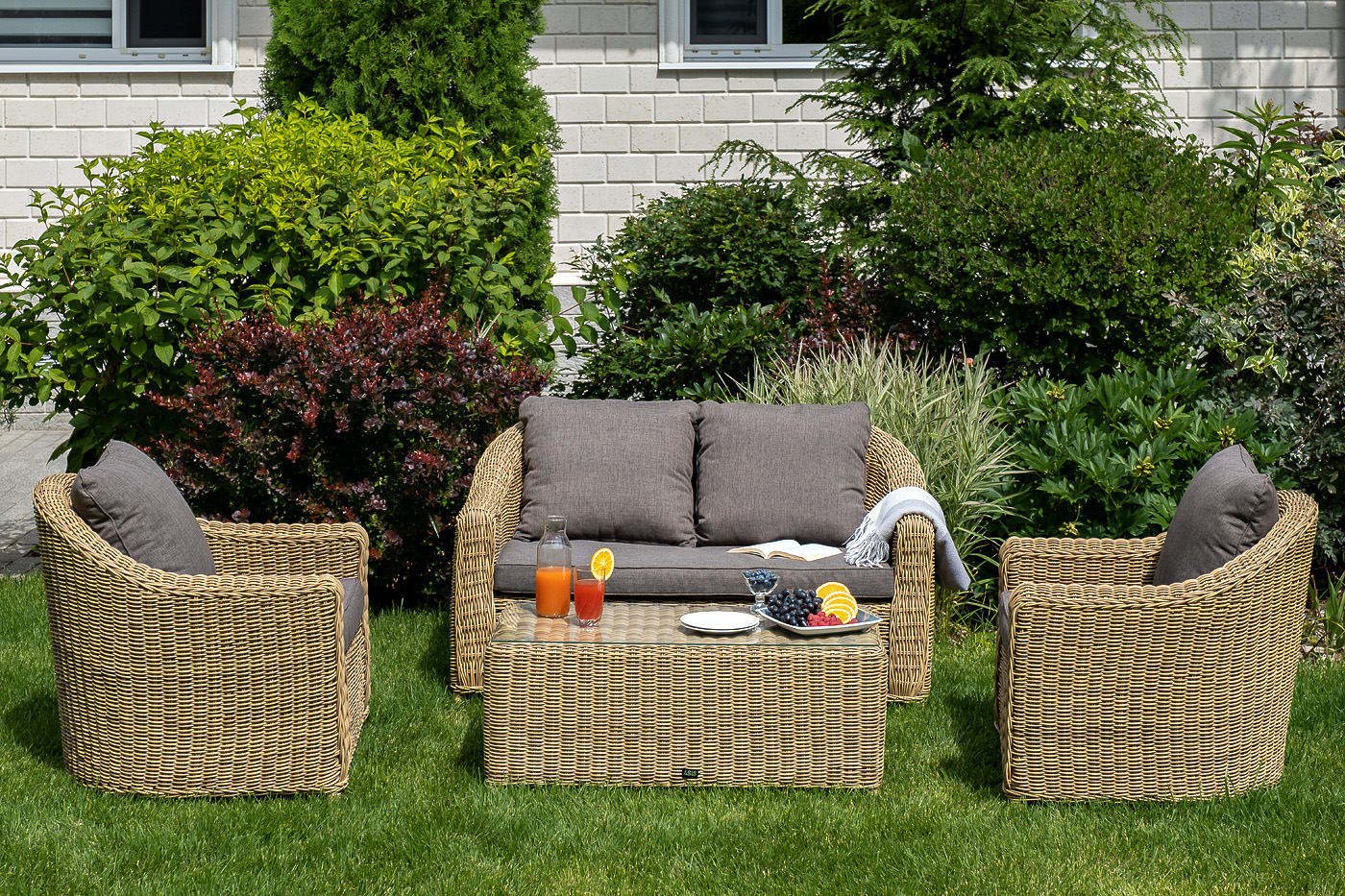 "Копаннини" столик журнальный из искусственного ротанга, цвет соломенный