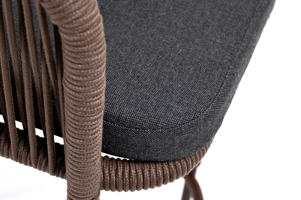 "Марцелло" стул барный плетеный из роупа, каркас из стали коричневый (RAL8016) муар, роуп коричневый круглый, ткань темно-серая